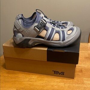 New Teva Women’s Omnium Blue and Gray Sandals sz 10